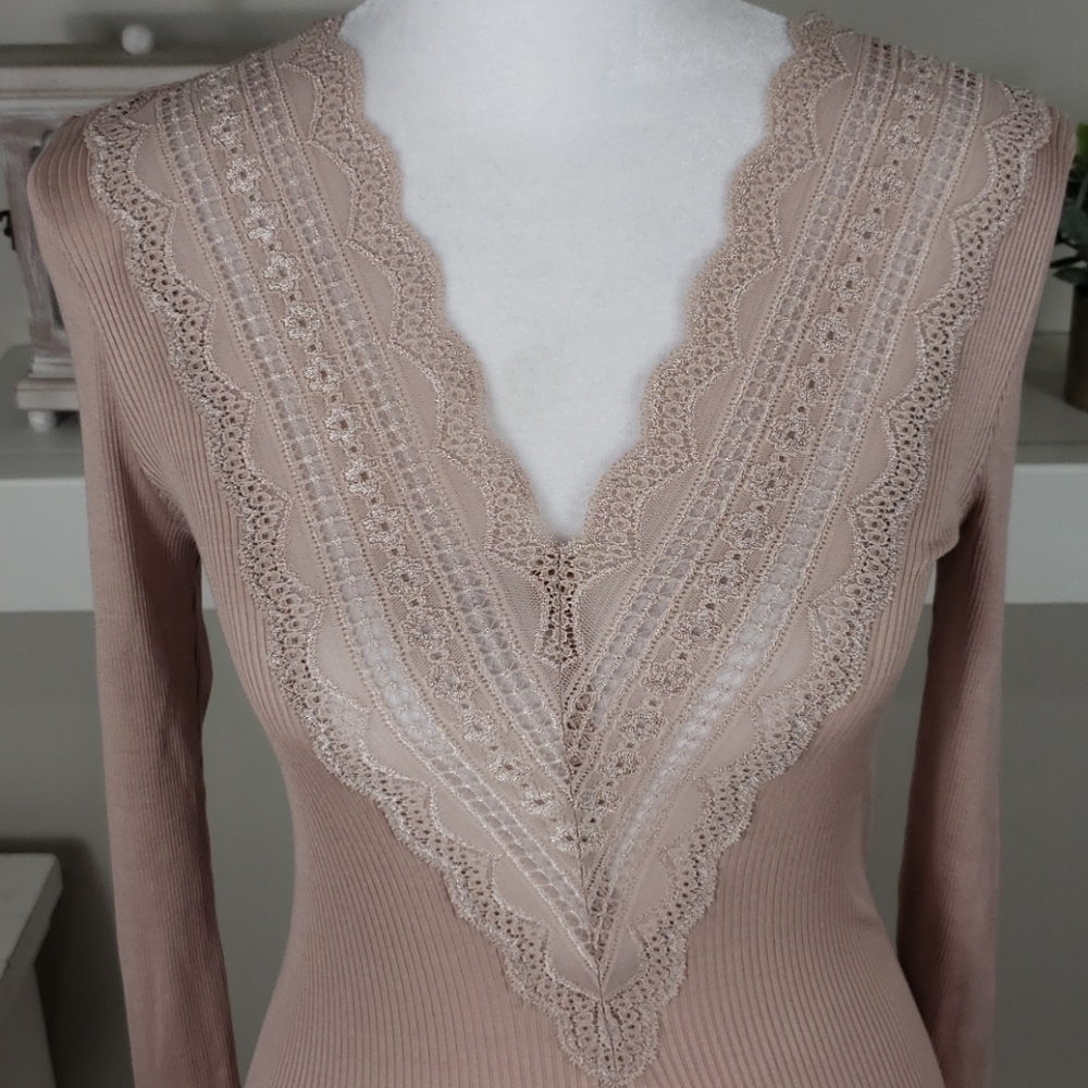 Elegant Lace Trim V-Neck Top - Picture 12 of 12
